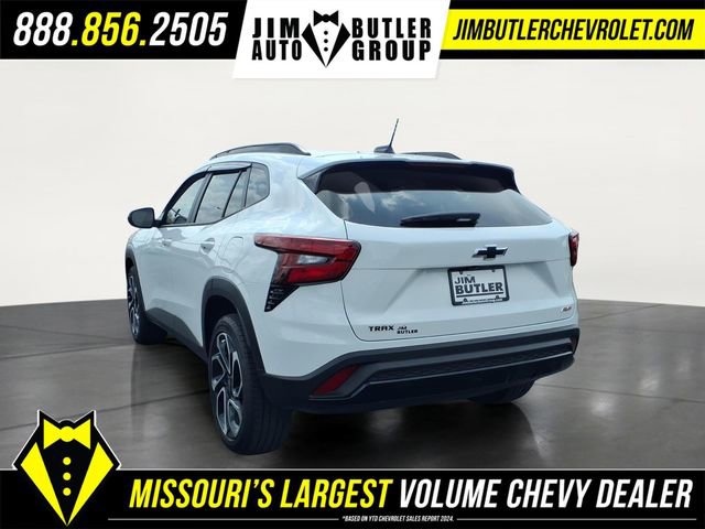 Used 2024 Chevrolet Trax RS w/ Sunroof Package image 2