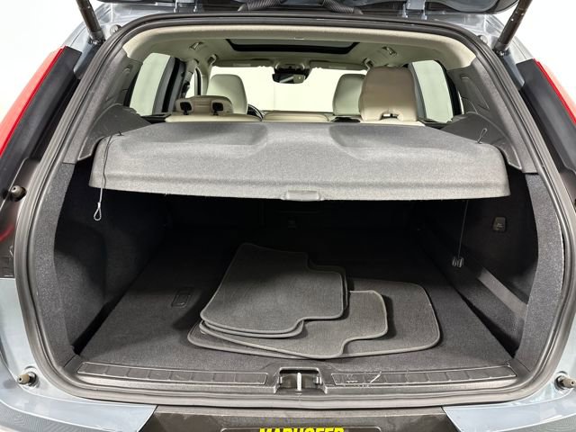 Used 2020 Volvo XC40 T5 Momentum image 27