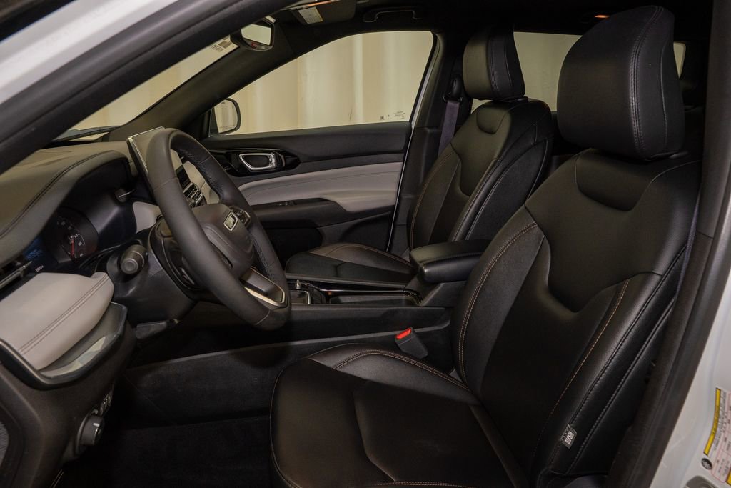 Used 2024 Jeep Compass Limited image 10