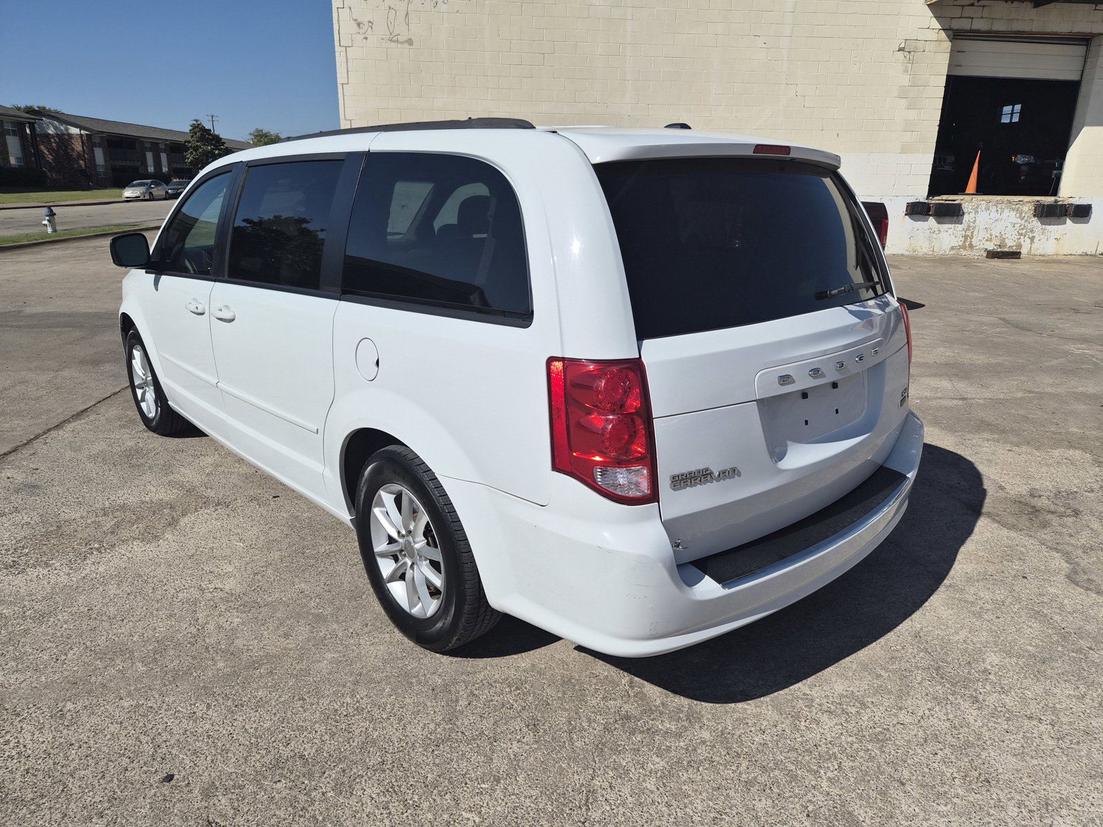 Used 2016 Dodge Grand Caravan SXT image 3
