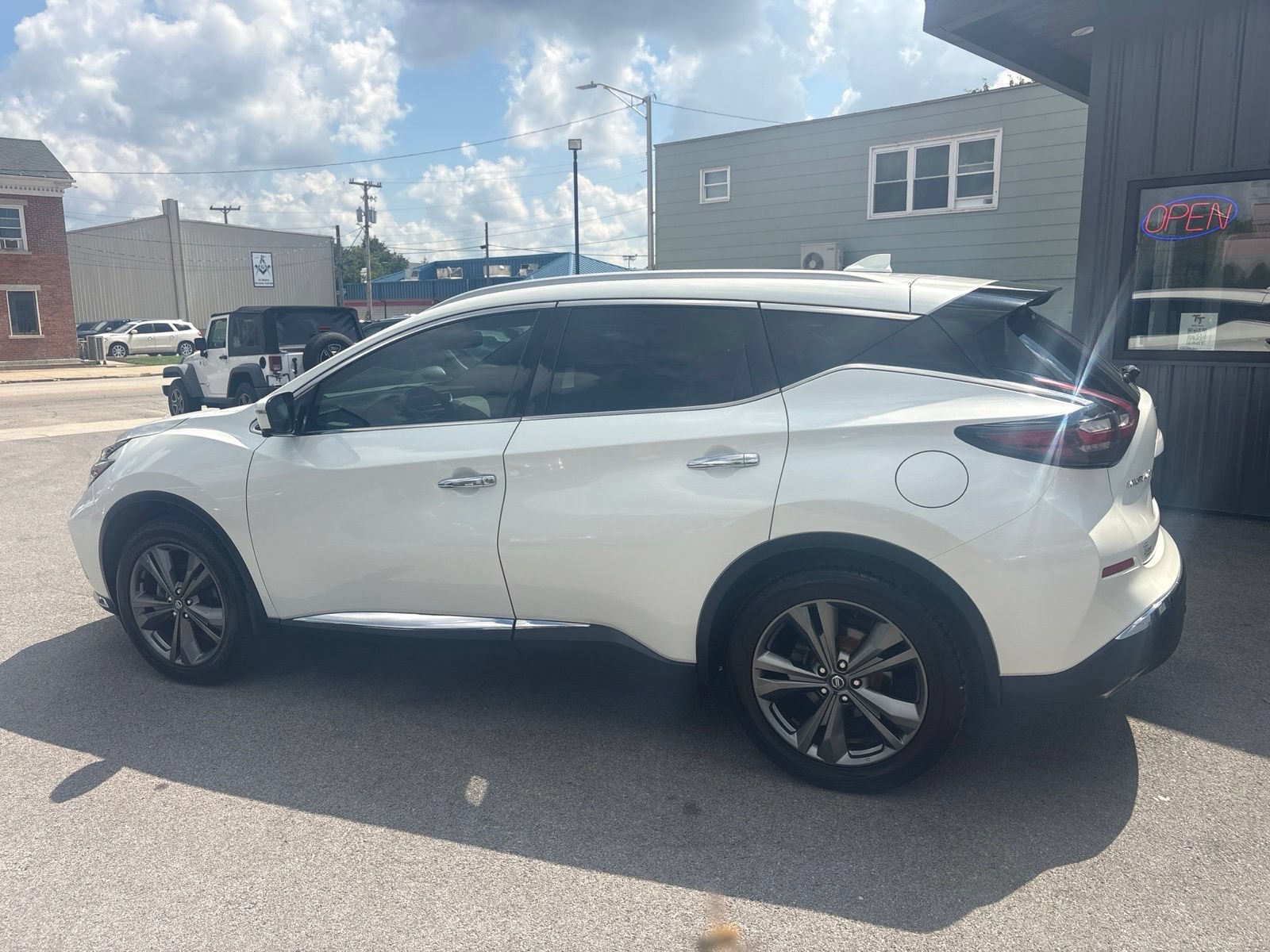 Used 2020 Nissan Murano Platinum AWD/4WD image 2