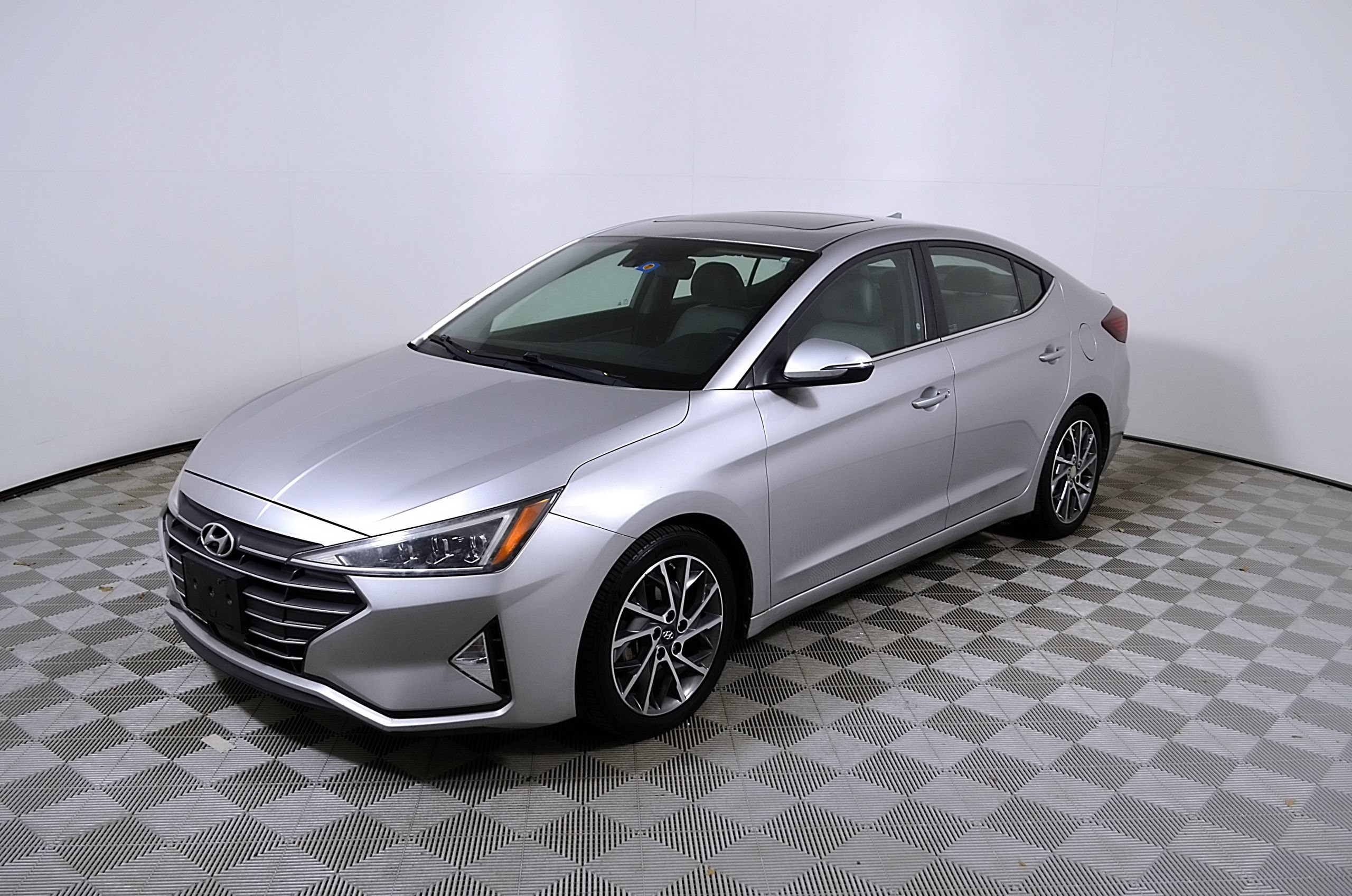 Used 2020 Hyundai Elantra Limited w/ Ultimate Package 03 FWD image 3