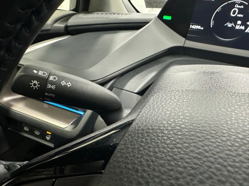 Used 2025 Toyota Prius XLE image 21