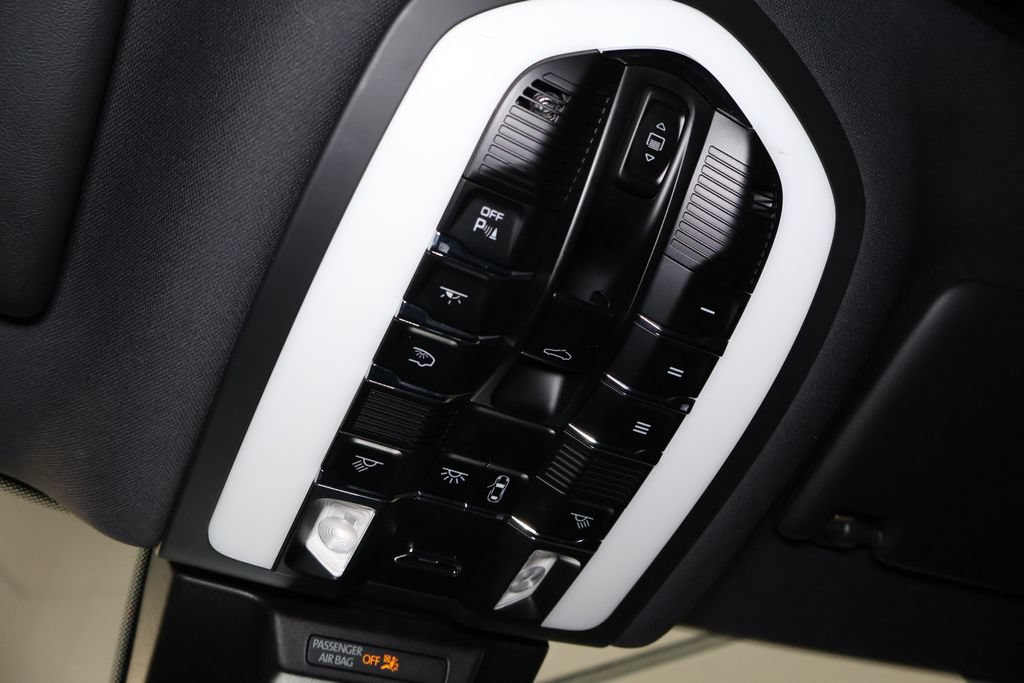 Used 2019 Porsche Macan AWD/4WD image 27