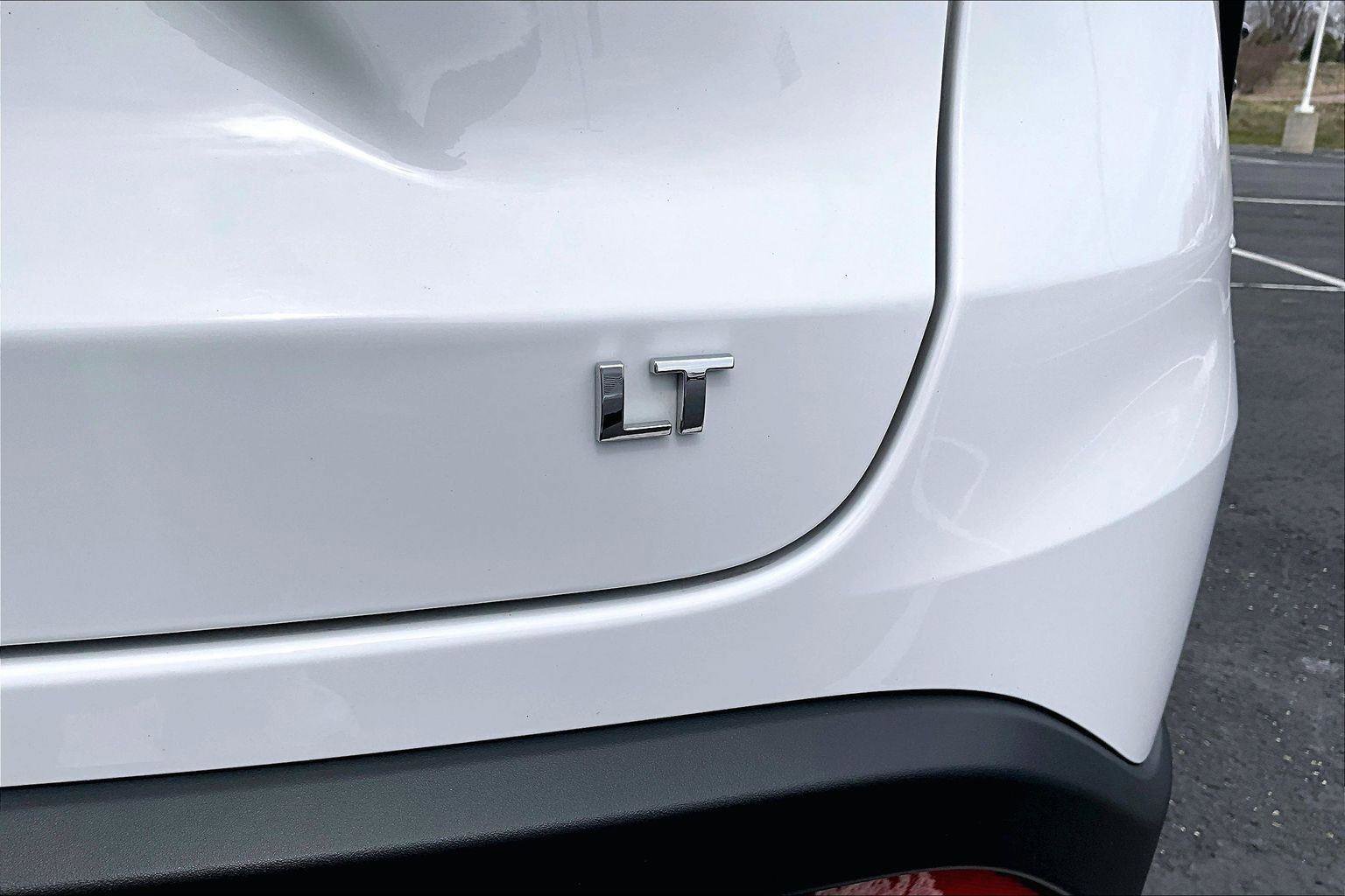 Used 2025 Chevrolet Trax LT FWD image 9