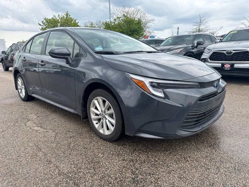 Used 2025 Toyota Corolla LE w/ LE Premium Package AWD/4WD image 18