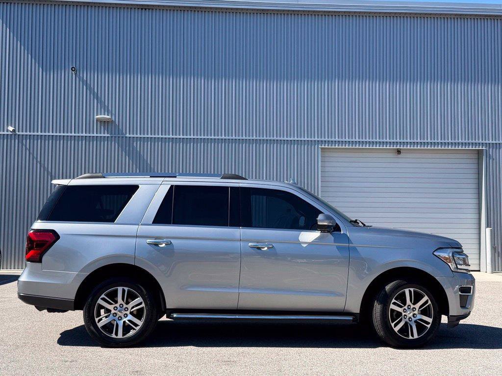 Used 2022 Ford Expedition Limited RWD image 5