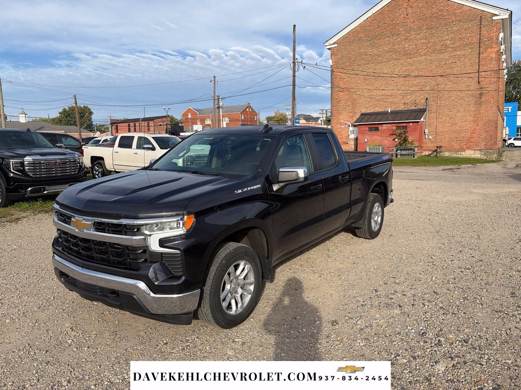 Used 2022 Chevrolet Silverado 1500 LT AWD/4WD image 1