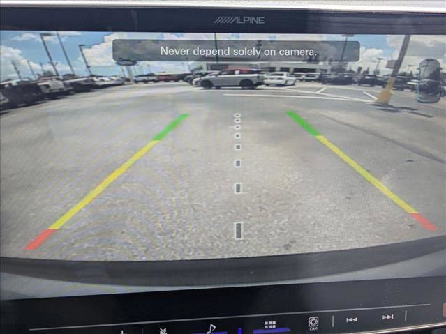 Used 2019 Jeep Cherokee Latitude Plus w/ Cold Weather Group AWD/4WD image 13