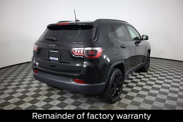 Used 2024 Jeep Compass Latitude w/ Convenience Group AWD/4WD image 3