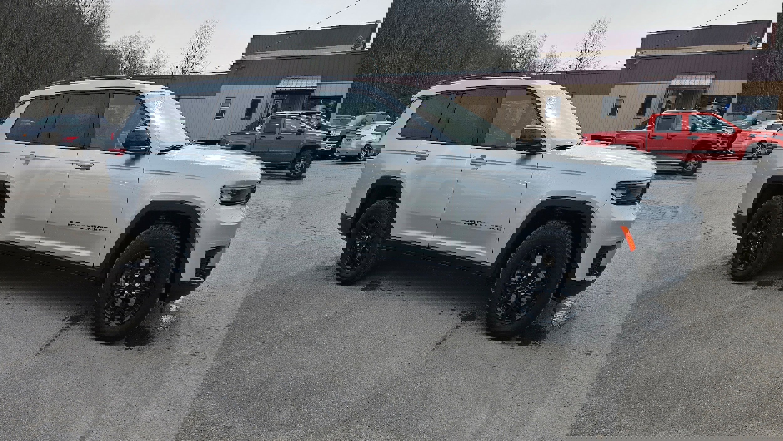 Used 2024 Jeep Grand Cherokee L Laredo image 6