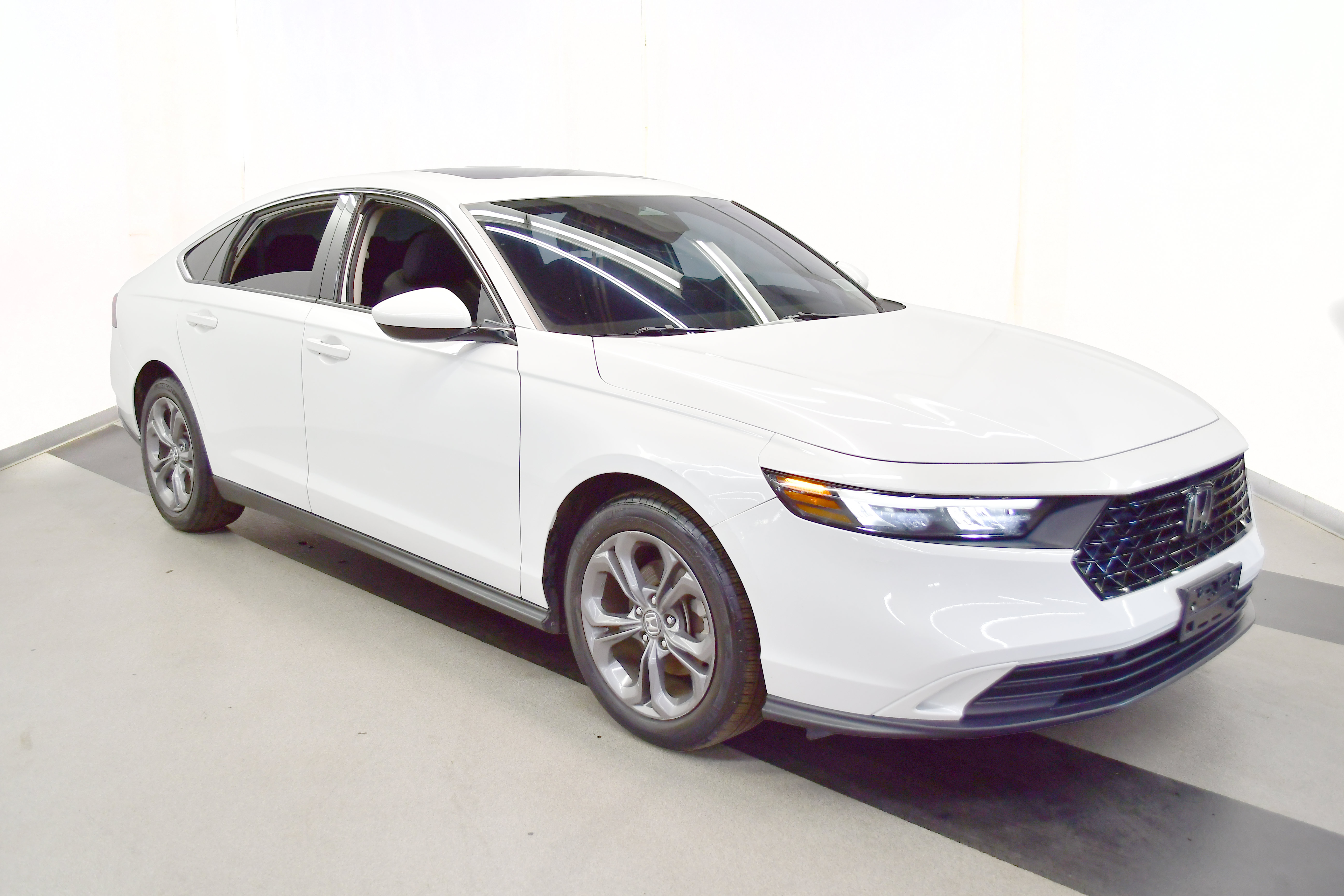 Used 2023 Honda Accord EX image 2