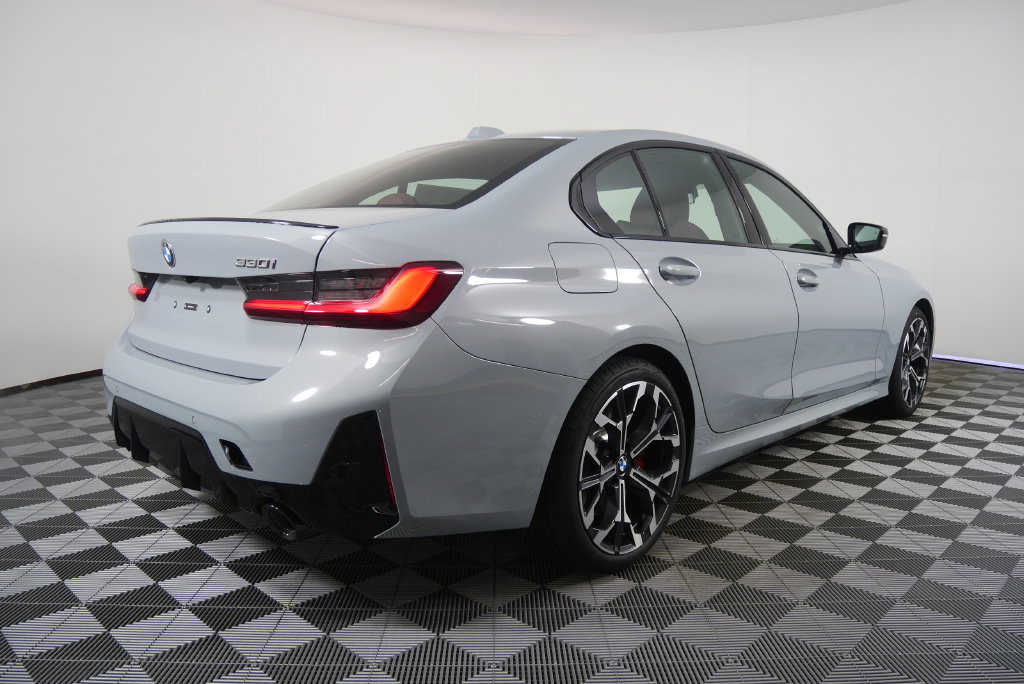 Used 2026 BMW 330i Sedan w/ M Sport Package RWD image 6