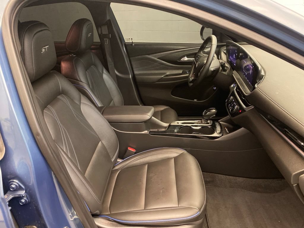 Used 2025 Buick Envista Sport Touring w/ Convenience I Package FWD image 25