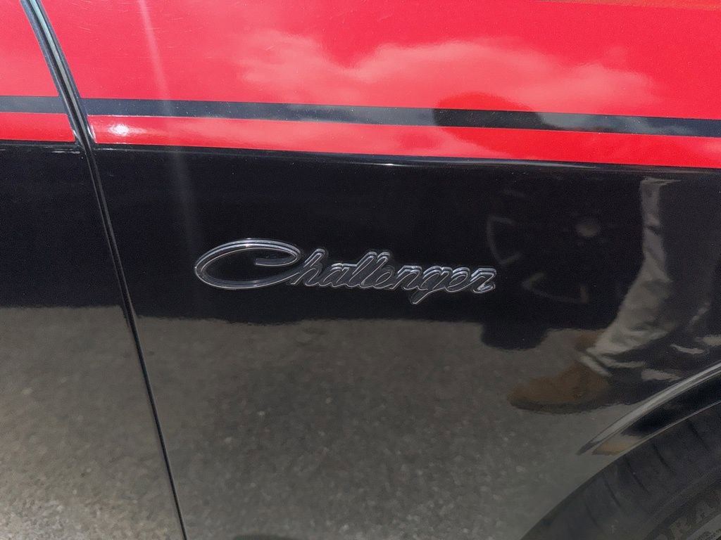 Used 2015 Dodge Challenger R/T RWD image 8