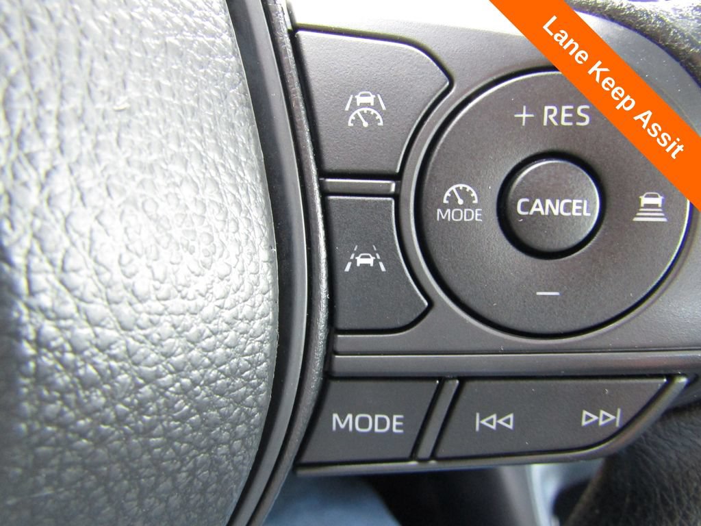 Used 2025 Toyota Corolla LE FWD image 6