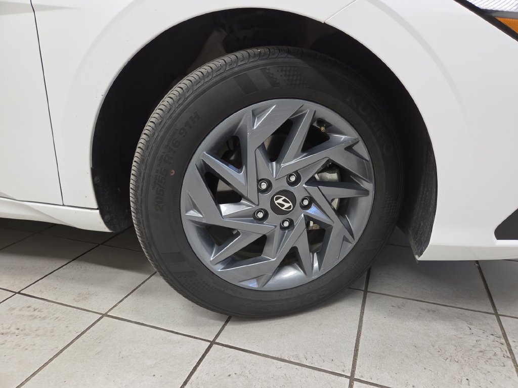 Used 2025 Hyundai Elantra Hybrid FWD image 8