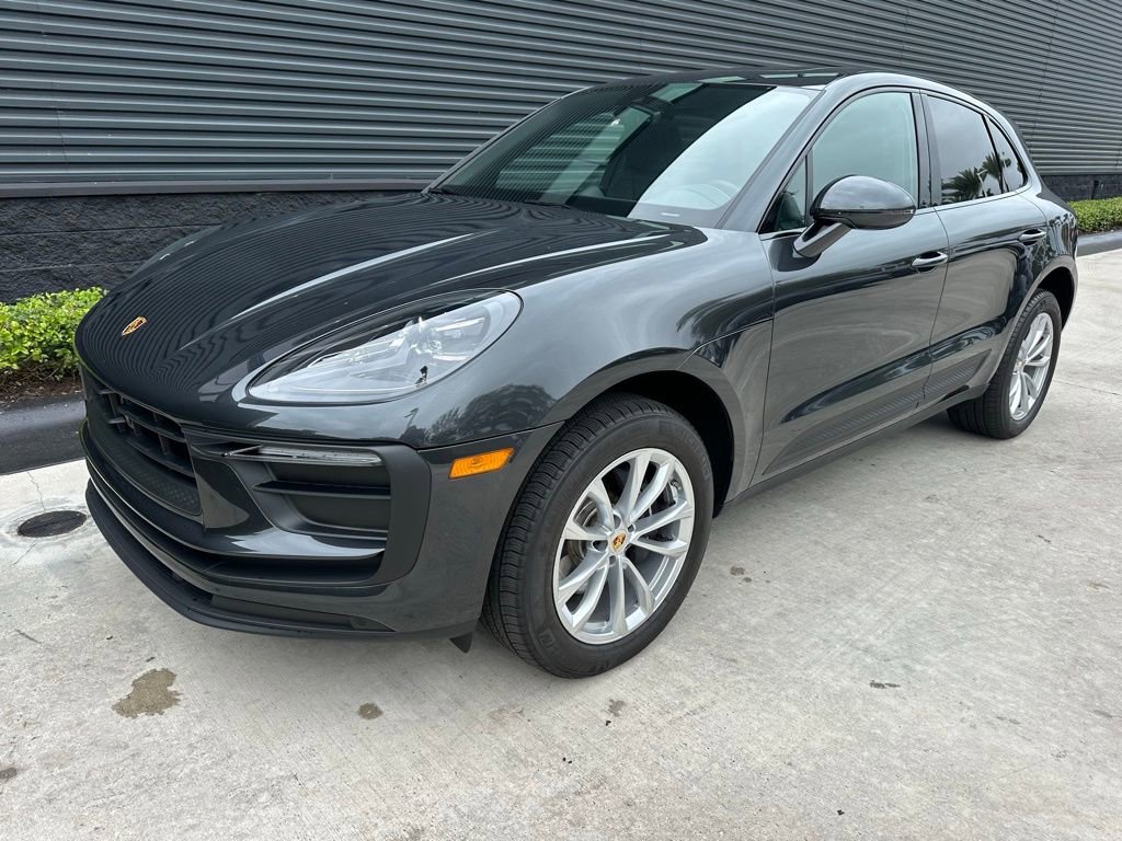 Certified 2025 Porsche Macan image 7