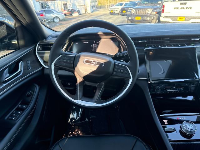 New 2025 Jeep Grand Cherokee Limited AWD/4WD image 17