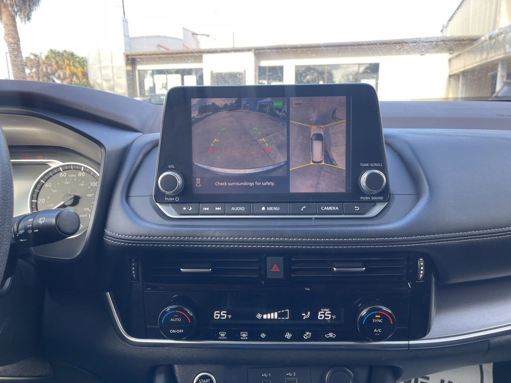 Used 2021 Nissan Rogue SV image 12