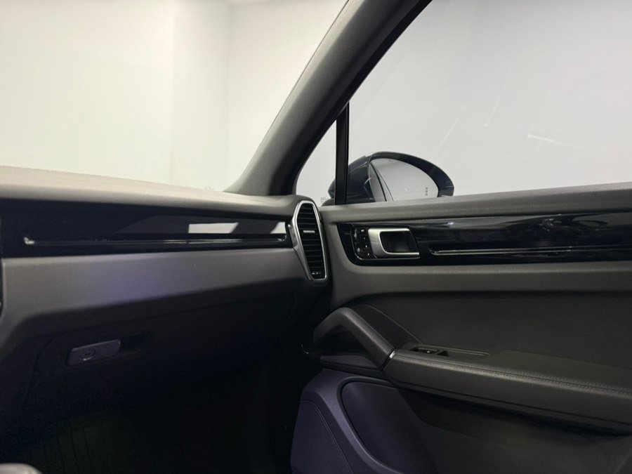 Used 2019 Porsche Cayenne S w/ Premium Plus Package AWD/4WD image 58