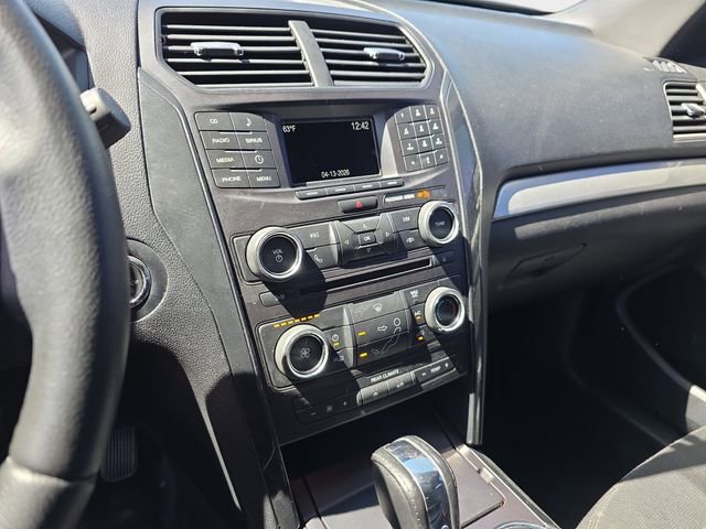 Used 2017 Ford Explorer XLT AWD/4WD image 24