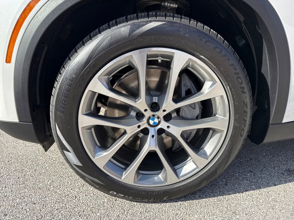 New 2026 BMW X5 xDrive50e image 9