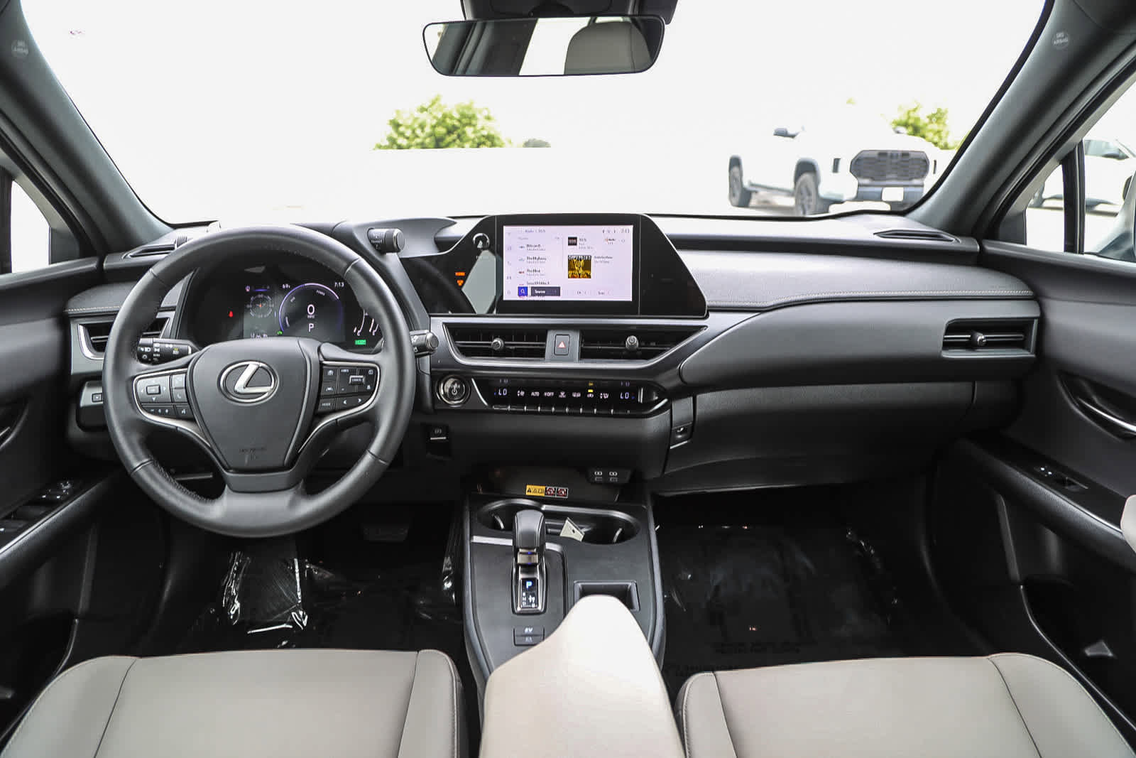 Used 2025 Lexus UX 300h FWD image 12