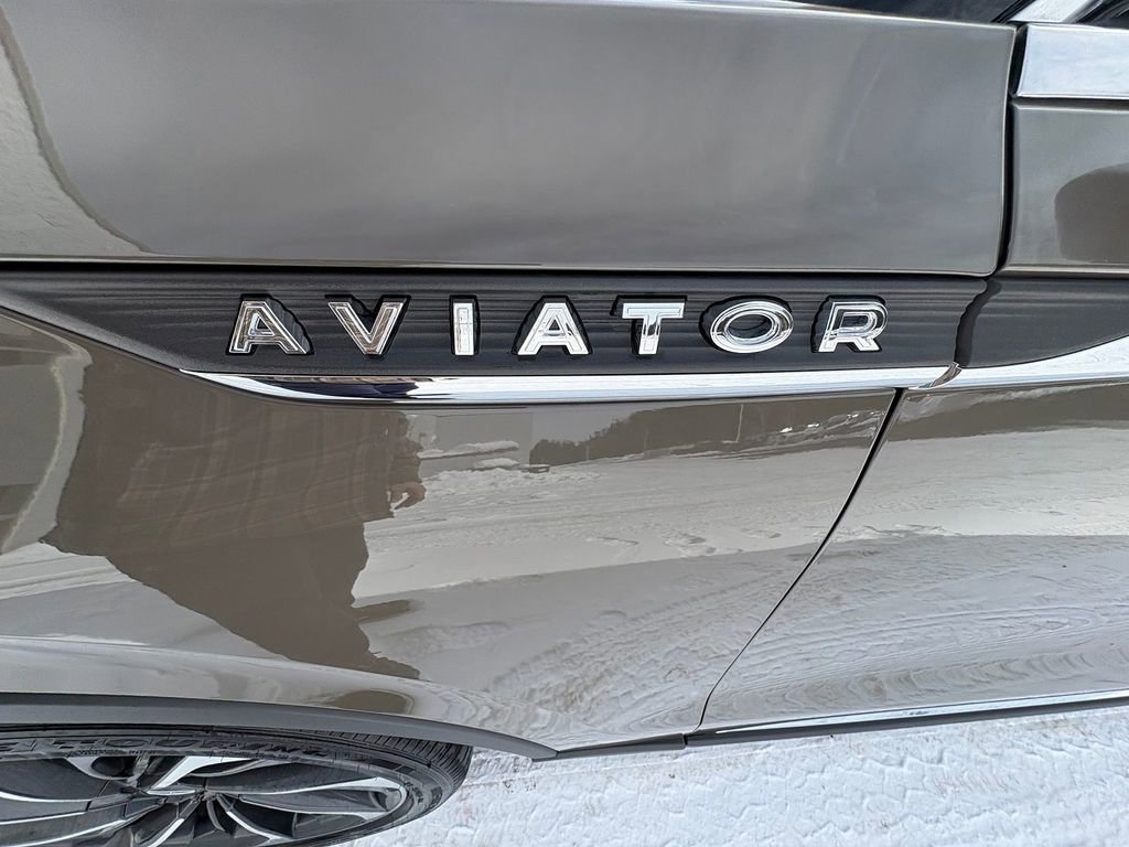 Certified 2025 Lincoln Aviator Reserve w/ Equipment Group 201A image 9