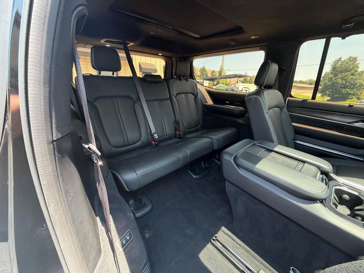 Used 2022 Jeep Grand Wagoneer Series II AWD/4WD image 45