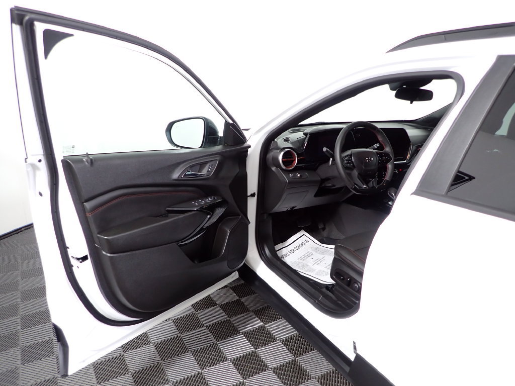 Used 2026 Chevrolet Trax RS w/ Driver Confidence Package FWD image 17