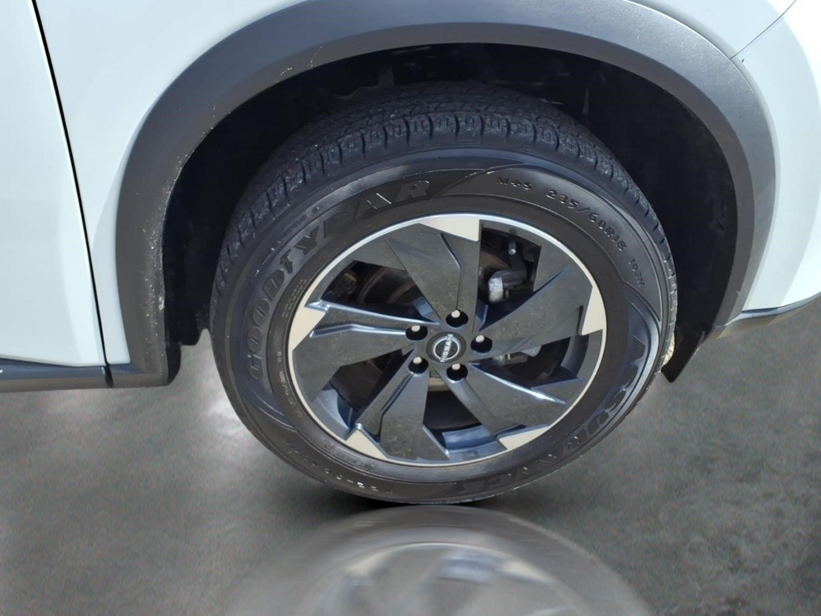 Used 2025 Nissan Rogue SV AWD/4WD image 10