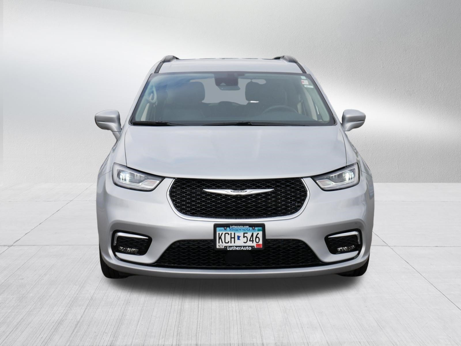 Used 2022 Chrysler Pacifica Touring-L FWD image 2