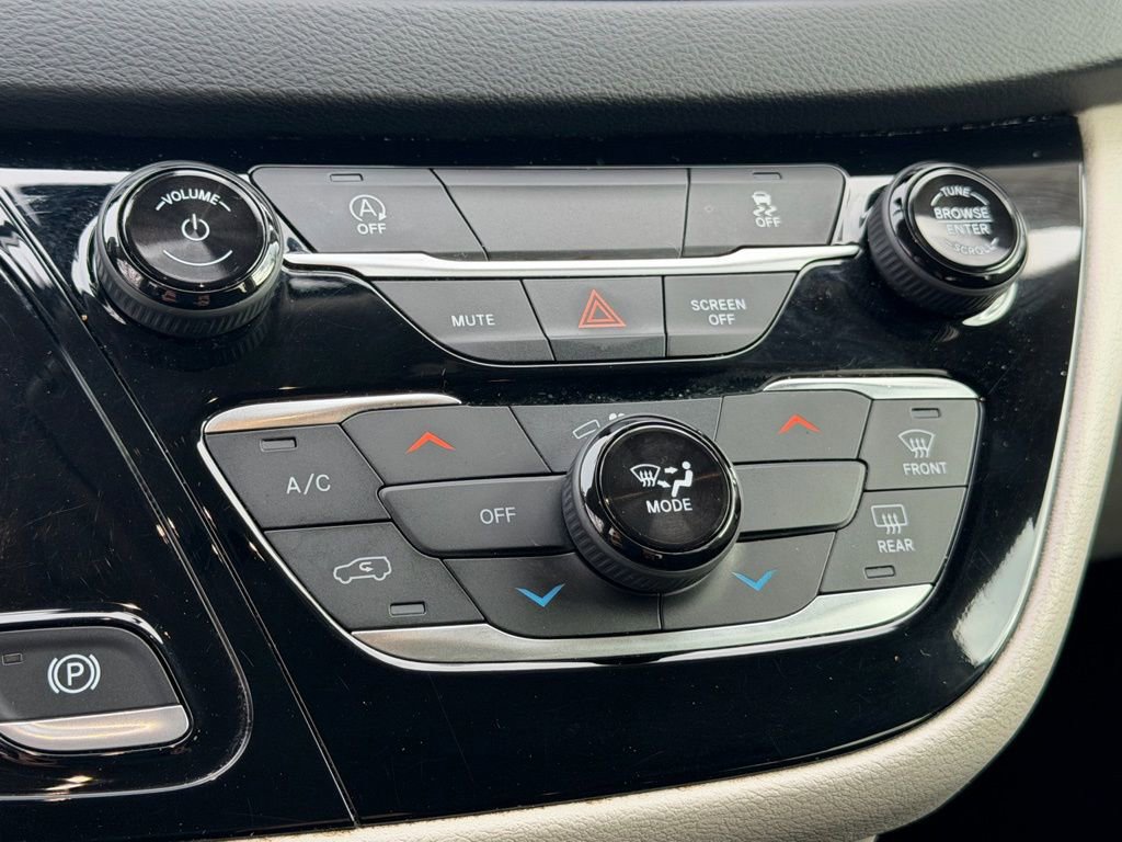 Certified 2022 Chrysler Voyager LX image 26