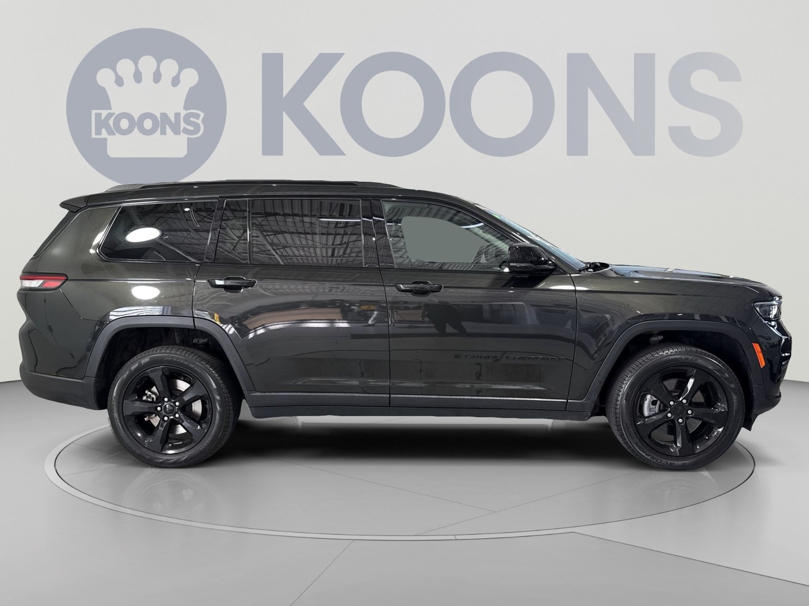 Used 2024 Jeep Grand Cherokee L Limited w/ Black Appearance Package AWD/4WD image 12