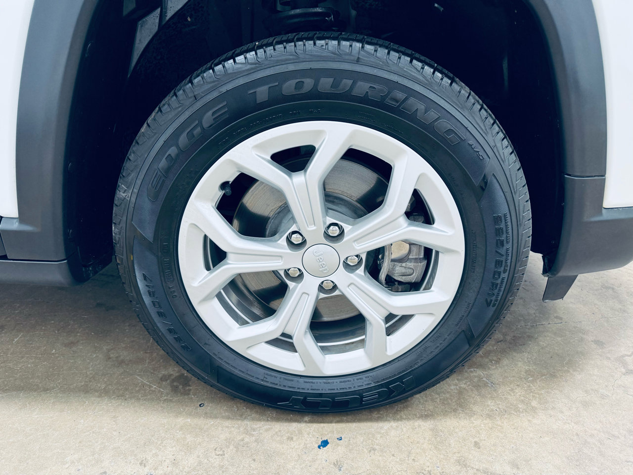 Used 2024 Jeep Compass Latitude image 11