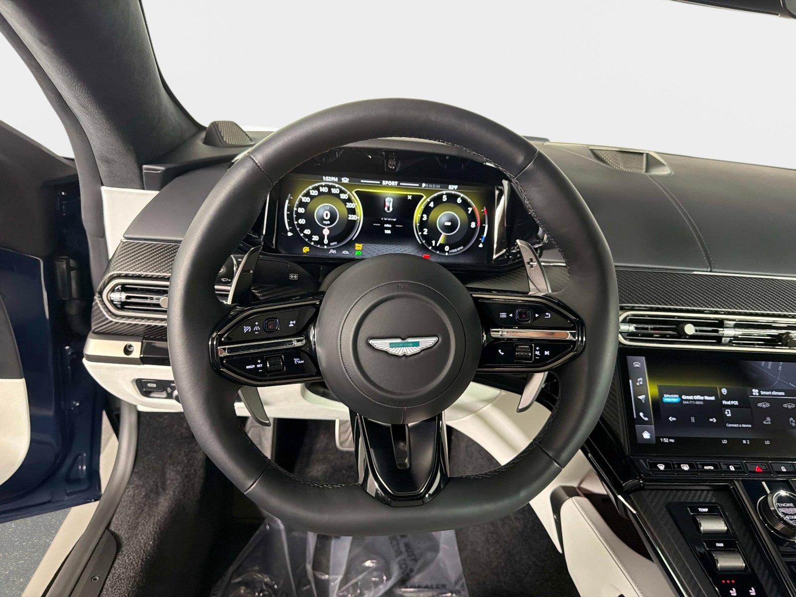 Used 2025 Aston Martin V8 Vantage Coupe RWD image 34