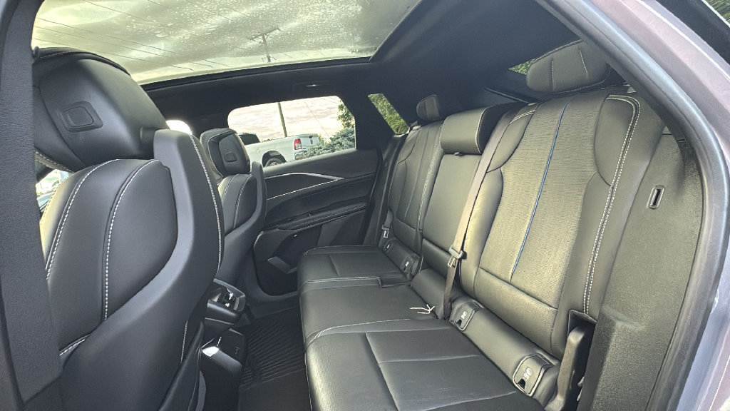 Used 2025 Cadillac Lyriq Luxury AWD/4WD image 24