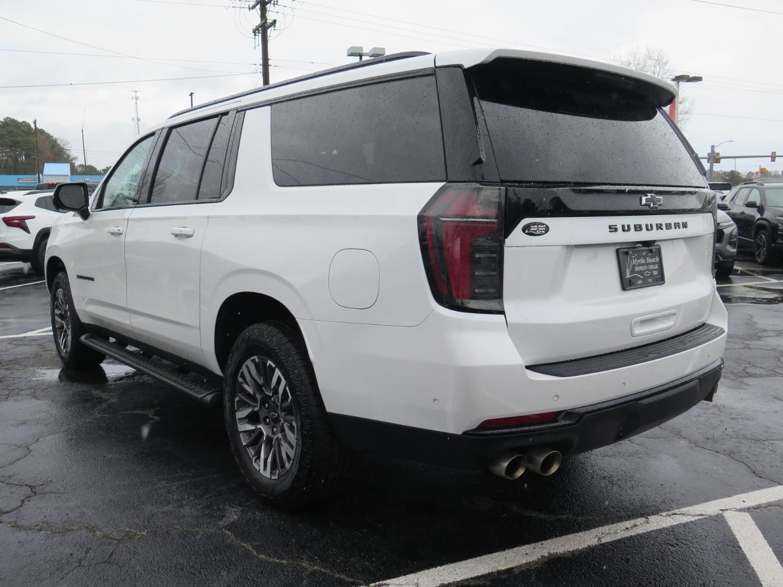 Used 2025 Chevrolet Suburban Z71 image 5