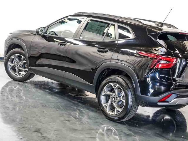 Certified 2026 Chevrolet Trax LT FWD image 11