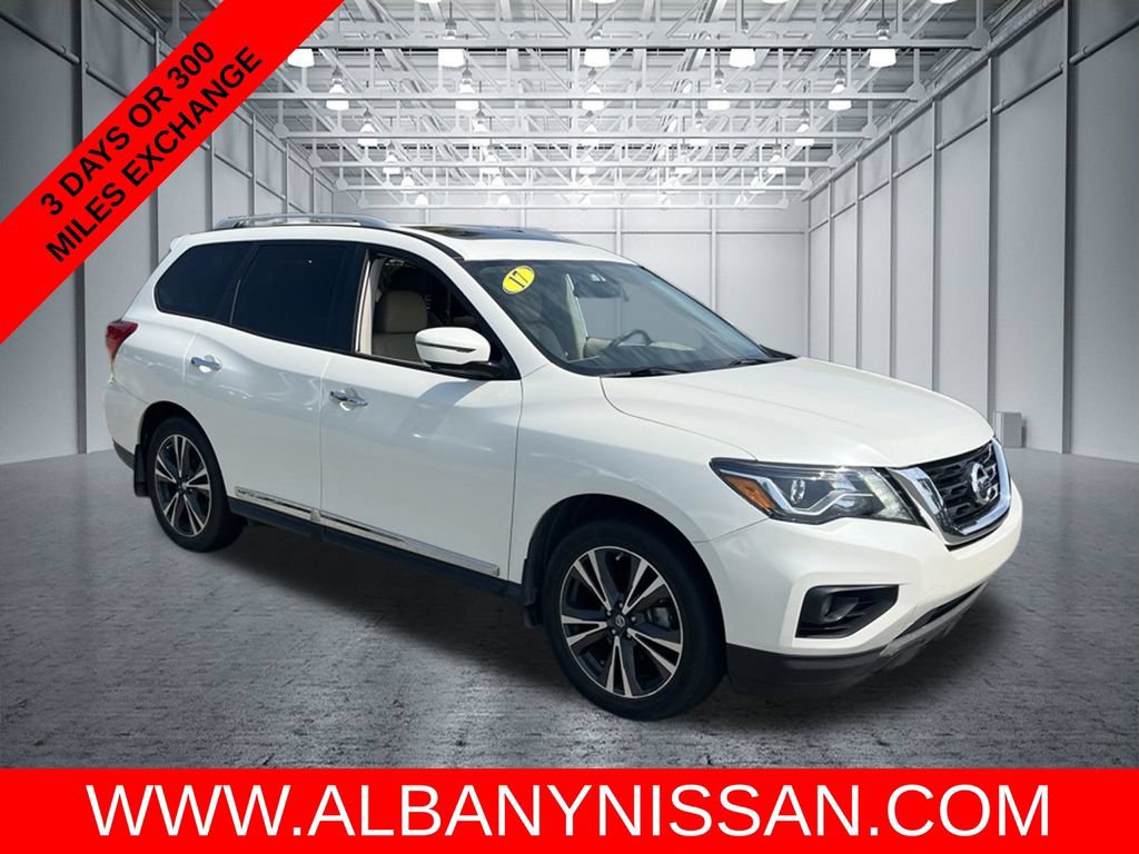 Used 2017 Nissan Pathfinder Platinum FWD image 1