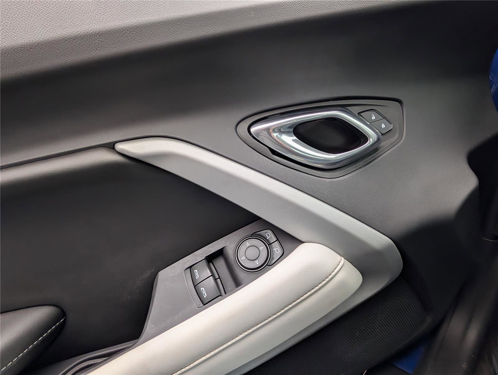 Used 2023 Chevrolet Camaro LT image 17