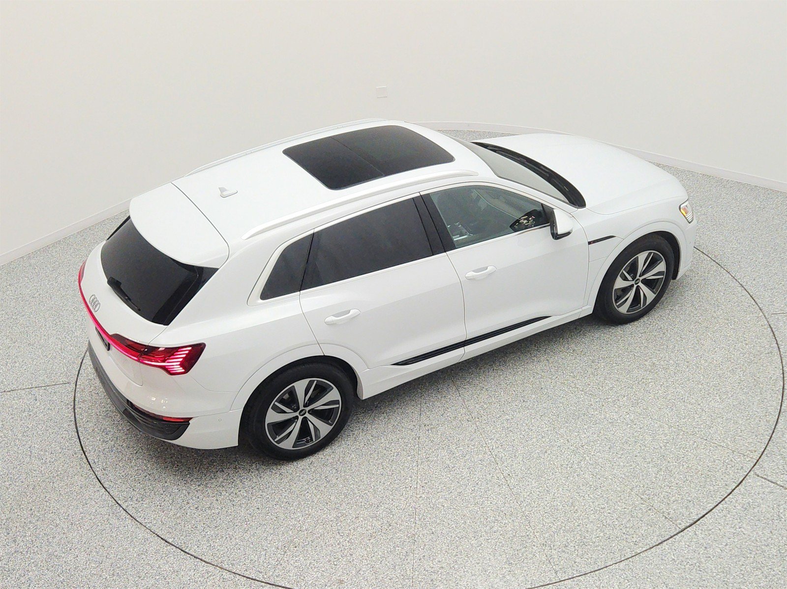 Used 2024 Audi Q8 e-tron Premium Plus w/ Premium Plus Package AWD/4WD image 26