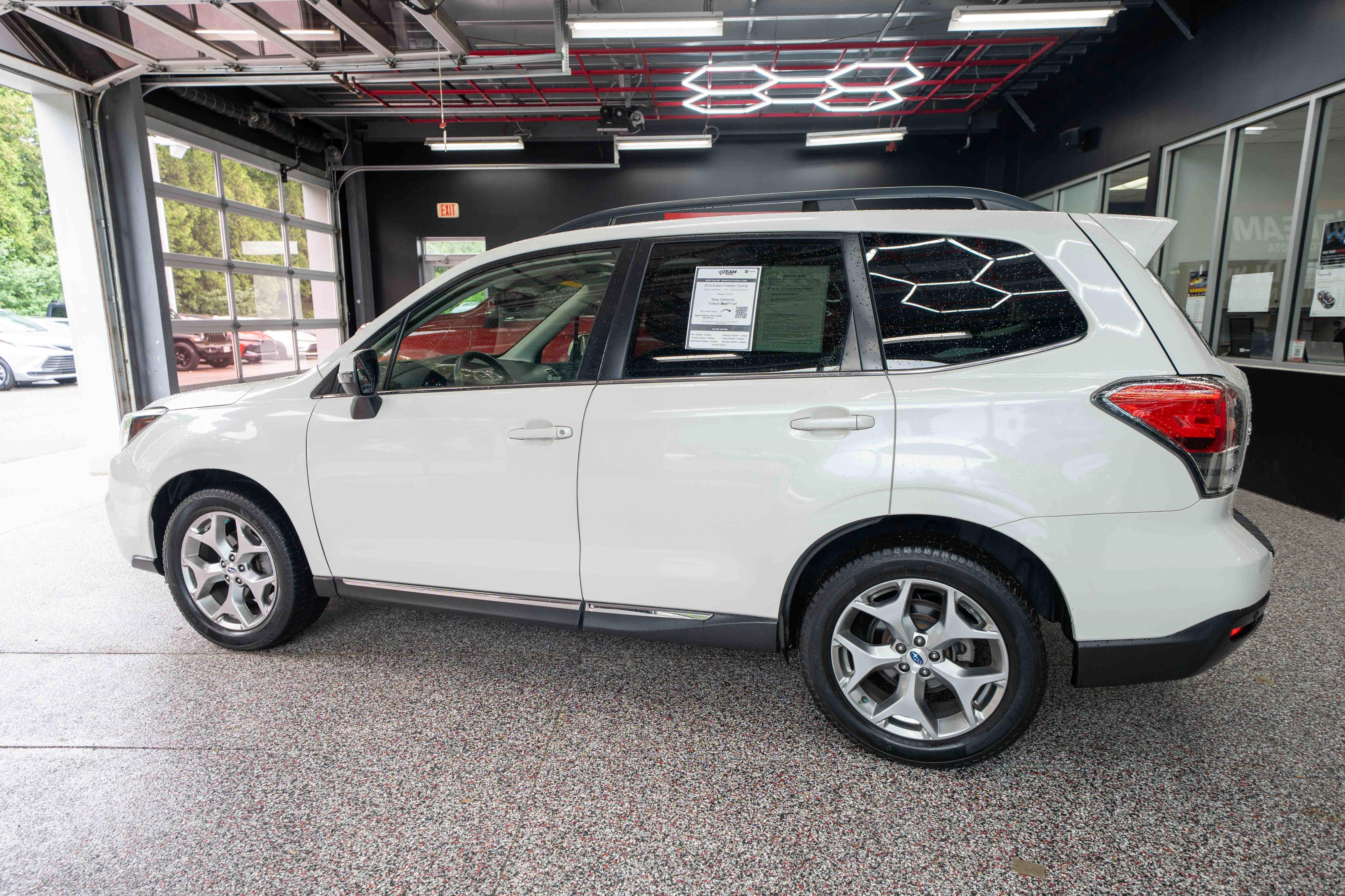 Used 2018 Subaru Forester 2.5i Touring AWD/4WD image 2
