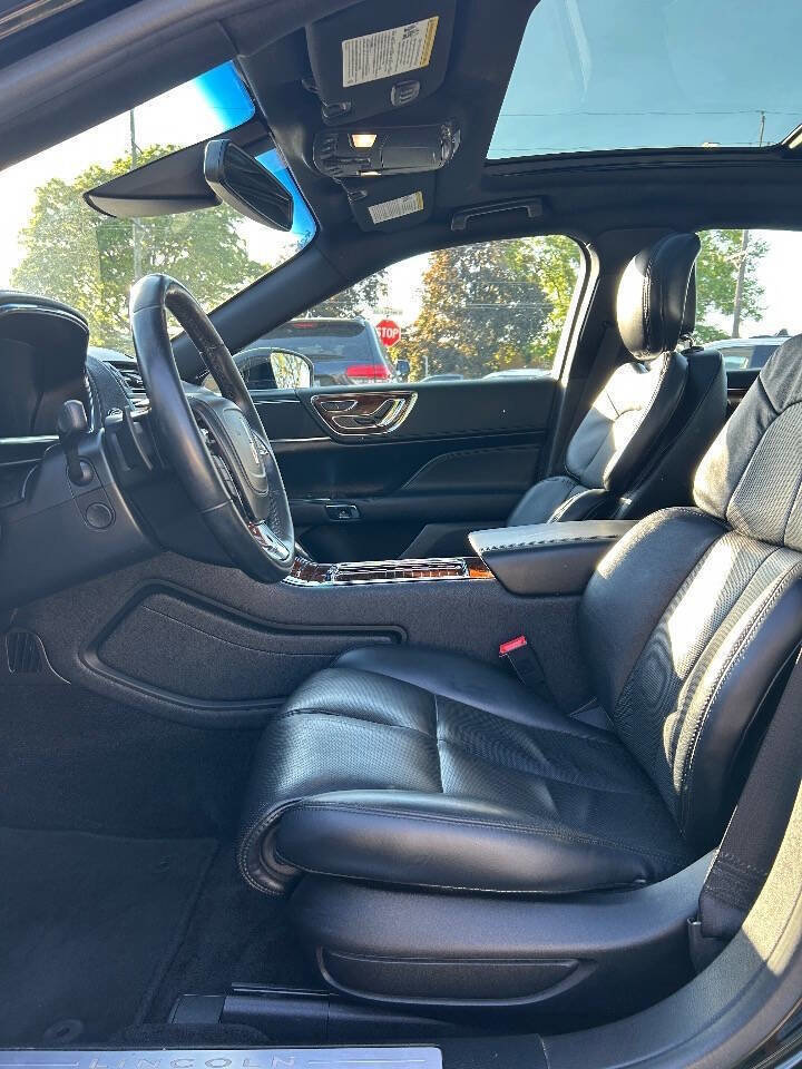 Used 2017 Lincoln Continental Select w/ Climate Package AWD/4WD image 9