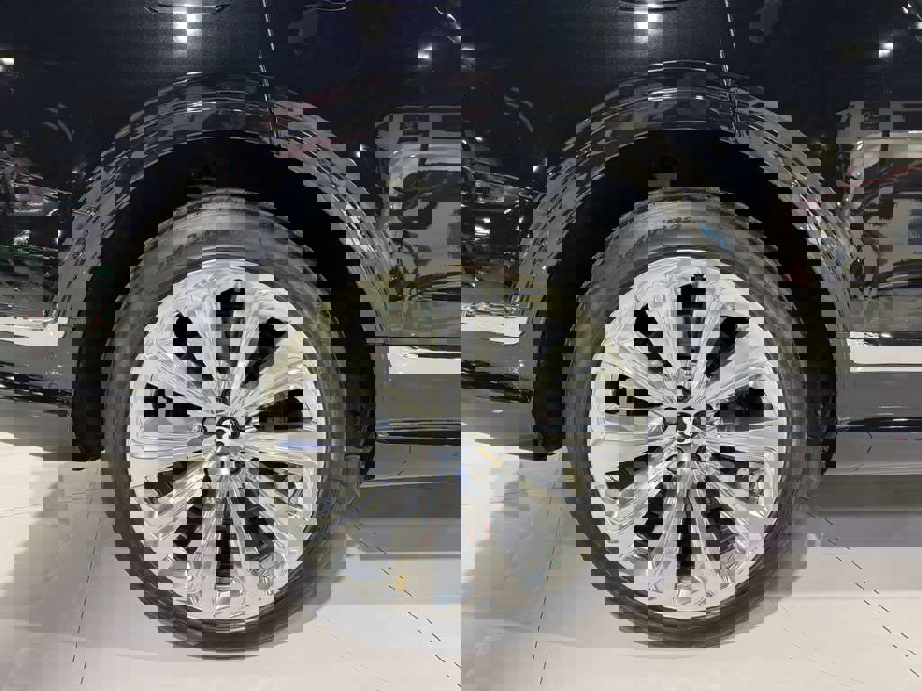 Used 2023 Bentley Bentayga Extended Wheelbase image 55
