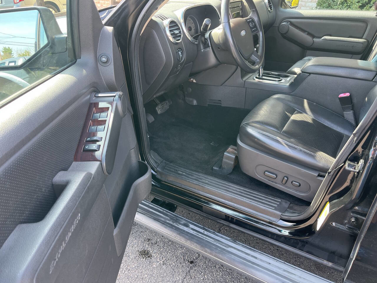 Used 2010 Ford Explorer Limited image 17