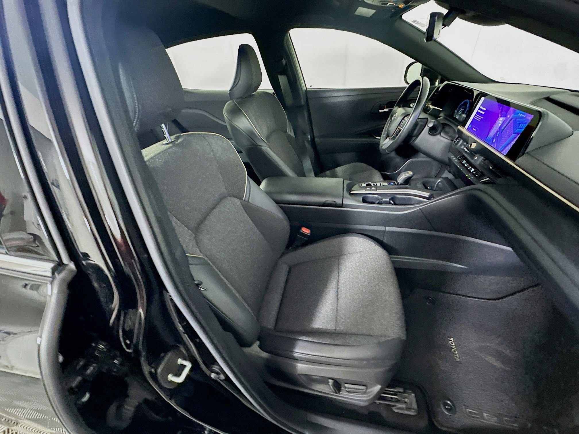 Used 2023 Toyota Crown XLE image 30