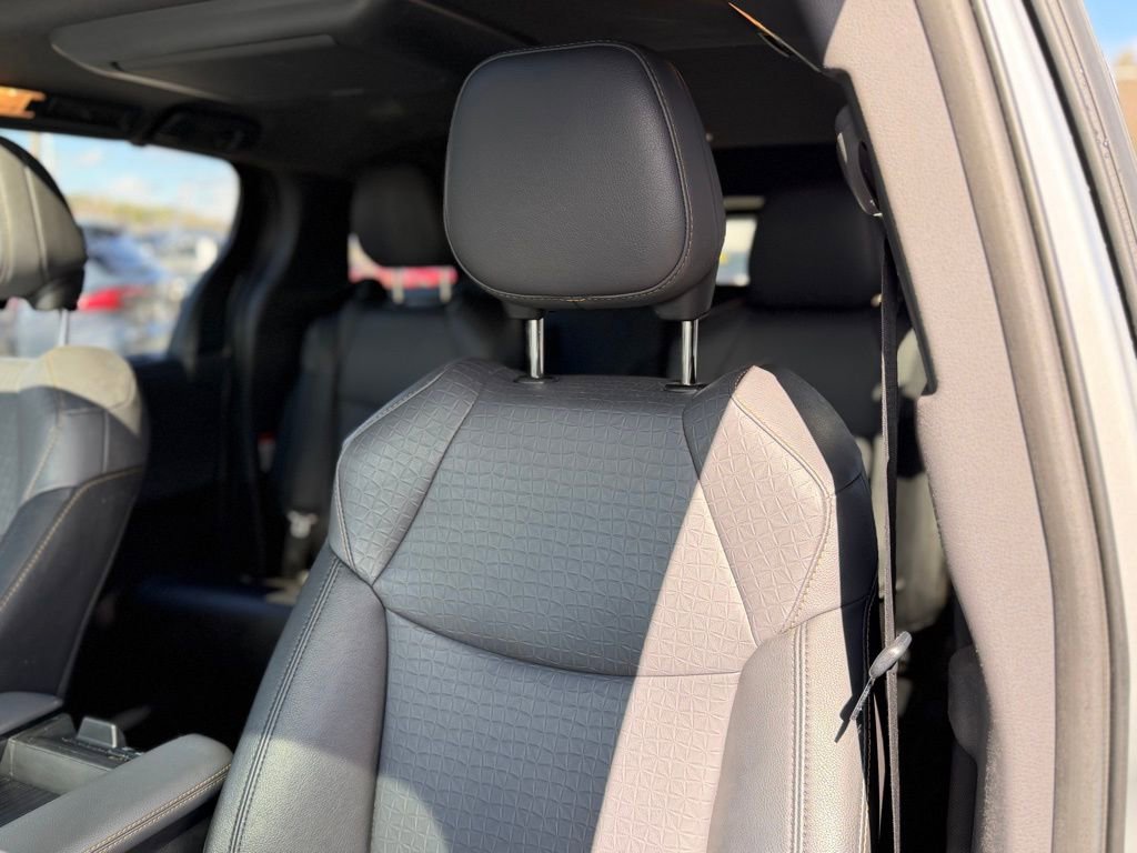 Used 2023 Toyota Sienna XLE Woodland Edition image 8