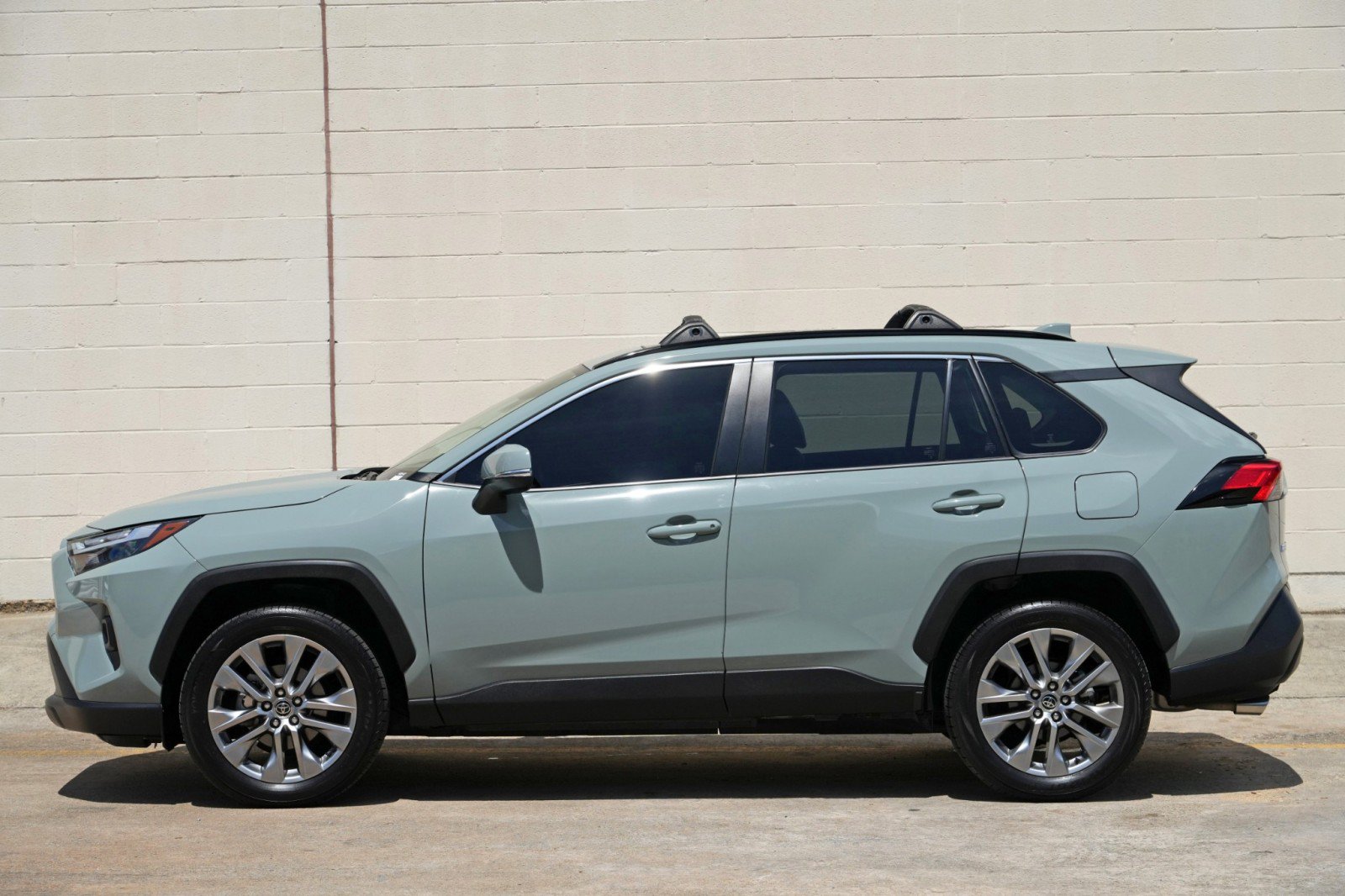 Used 2023 Toyota RAV4 XLE Premium FWD image 8